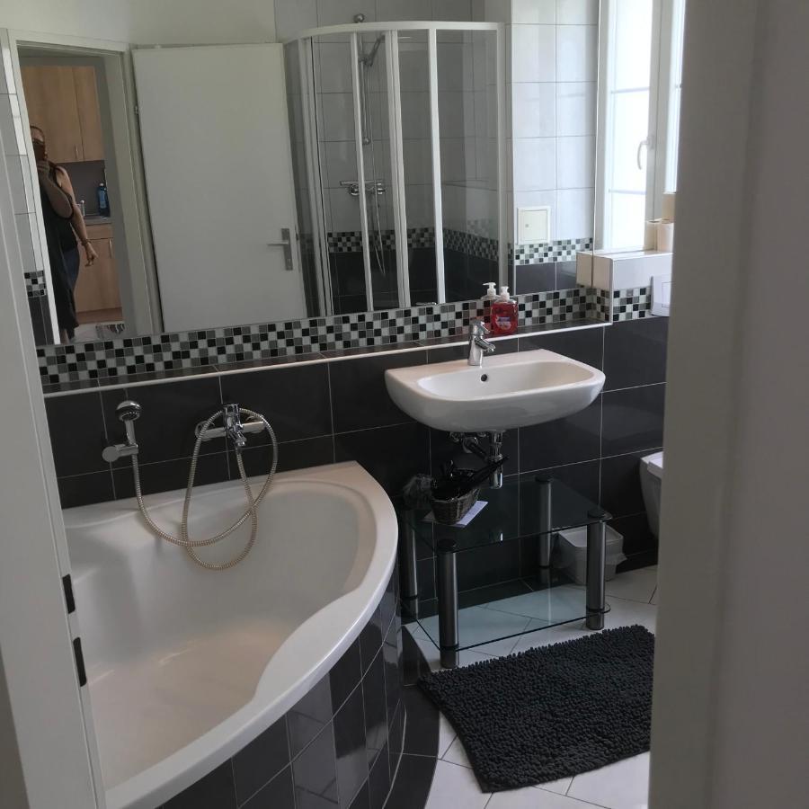 Lg Living Apartment Штоккерау Экстерьер фото